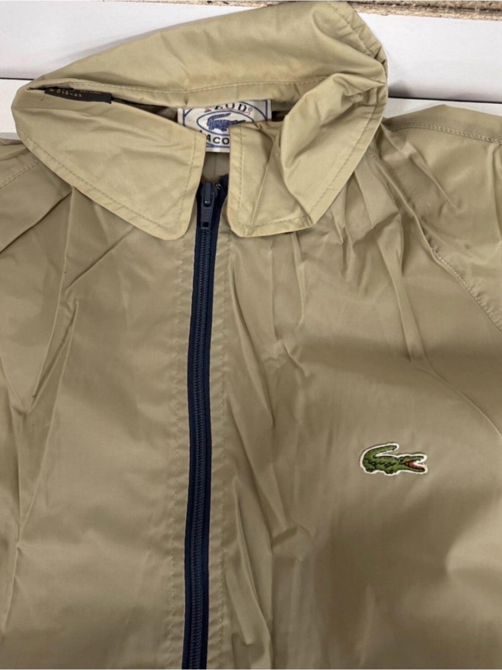 VINTAGE IZOD LACOSTE Tan Croc Logo Shiny Lightweight Jacket